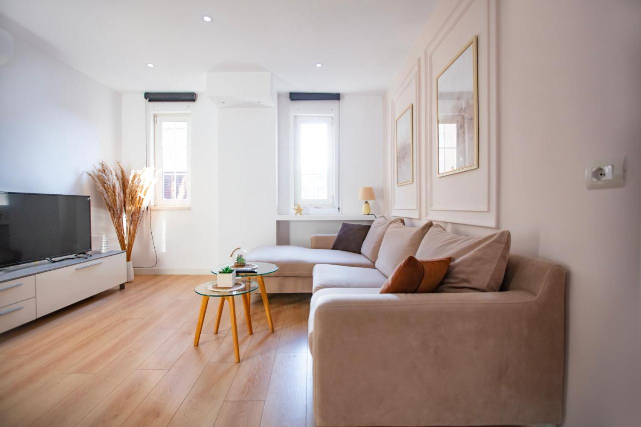 Center Modern App - The Nest *